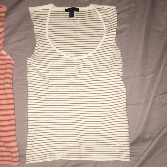 Lot of 4 Gap Tank Tops Size XS - Picture 5 of 5